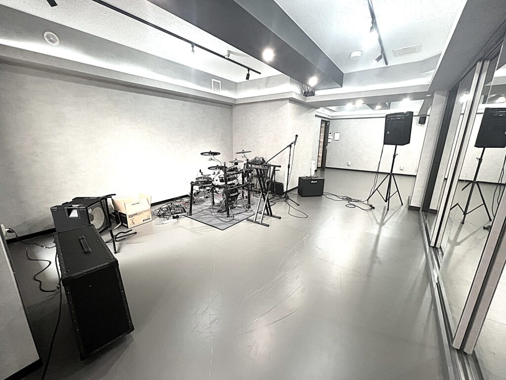 難波ネオンスタジオは、音楽教室 にぴったりなレンタルスタジオ